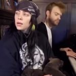 Біллі Айліш співає дома на карантині