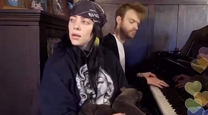 Біллі Айліш співає дома на карантині