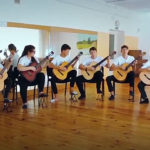 Міст Міст, зразковий ансамбль гітаристів