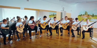 Міст, зразковий ансамбль гітаристів