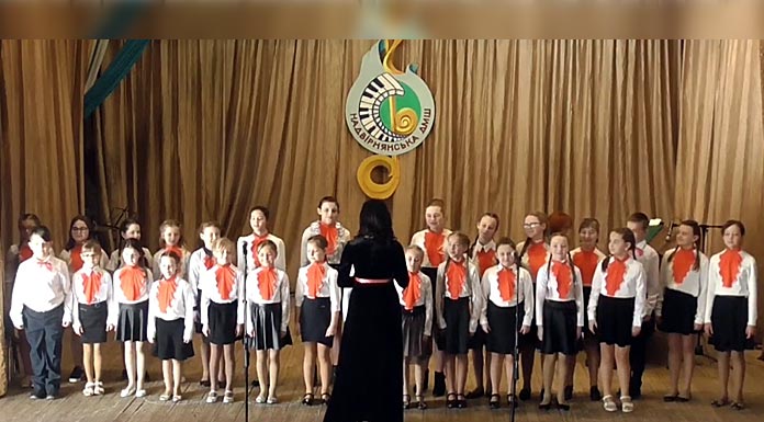 Хор учнів молодших класів 