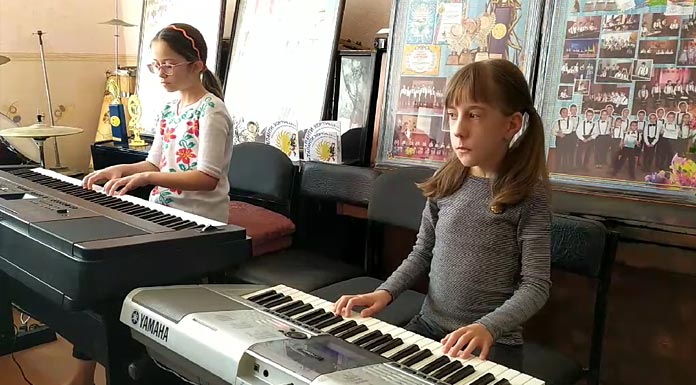 Інструментальний ансамбль синтезаторів 