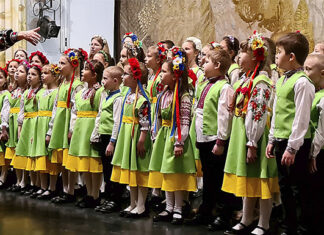 Зразковий хор молодших класів «Камертон»,